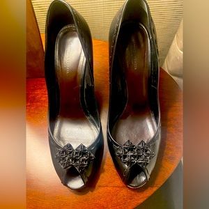 Bottega Veneta peep Toe Pumps in Black and Brown Leather